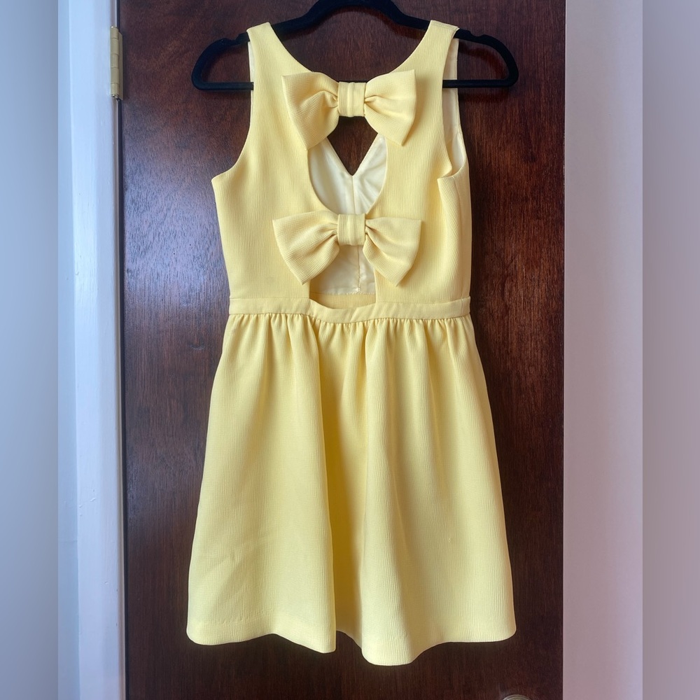 Adorable Yellow Bow Dress, Size Small.